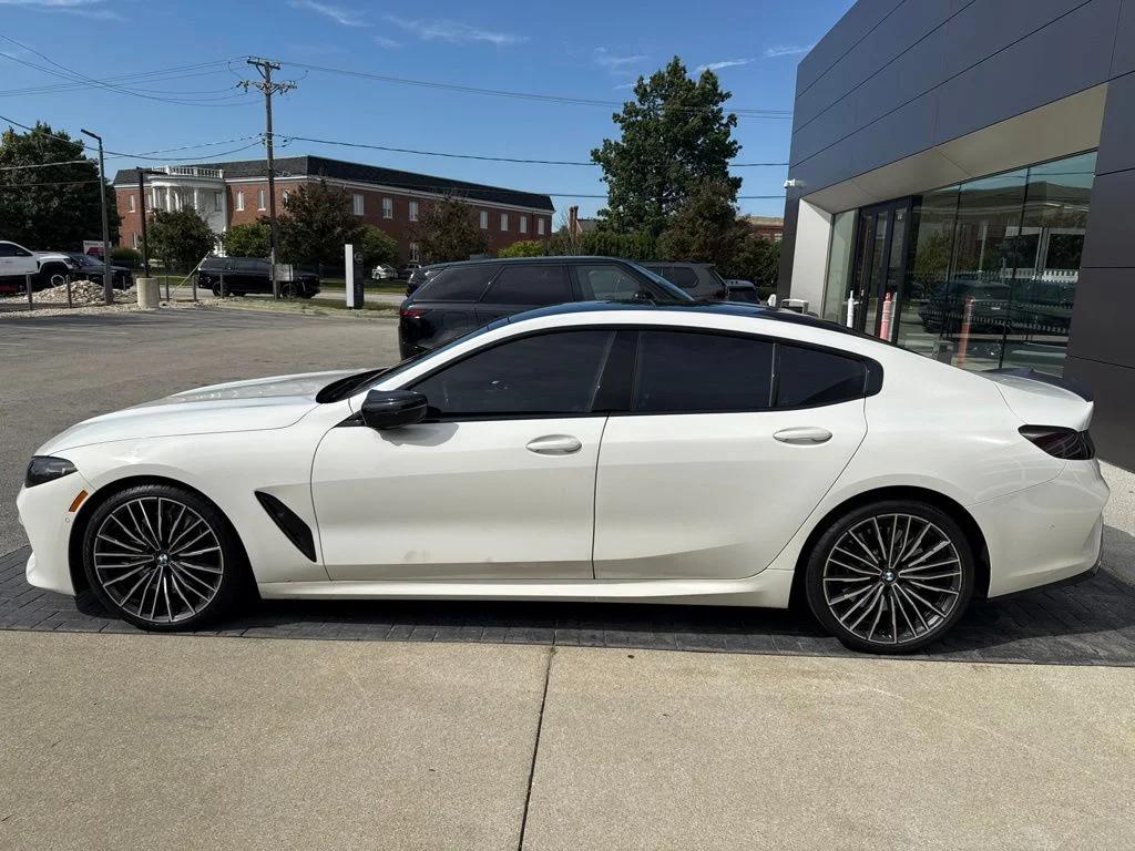 bmw 8 series 2022 WBAGV4C04NCH01942 image bmw 8 series 2022 WBAGV4C04NCH01942 image